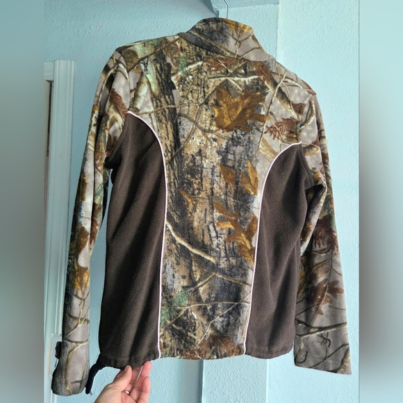 Realtree Women's Brown Camouflage Pullover - Picture 2 of 6